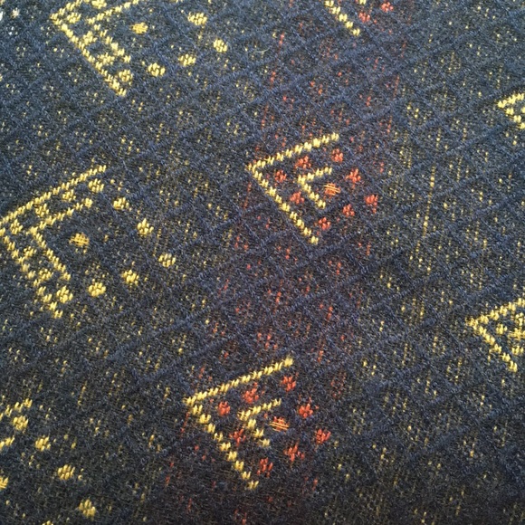 Reversible Cape with diamond pattern fringe - Picture 8 of 11